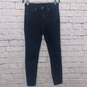 WEEKDAY BODY HIGH size 28” highrise jeans